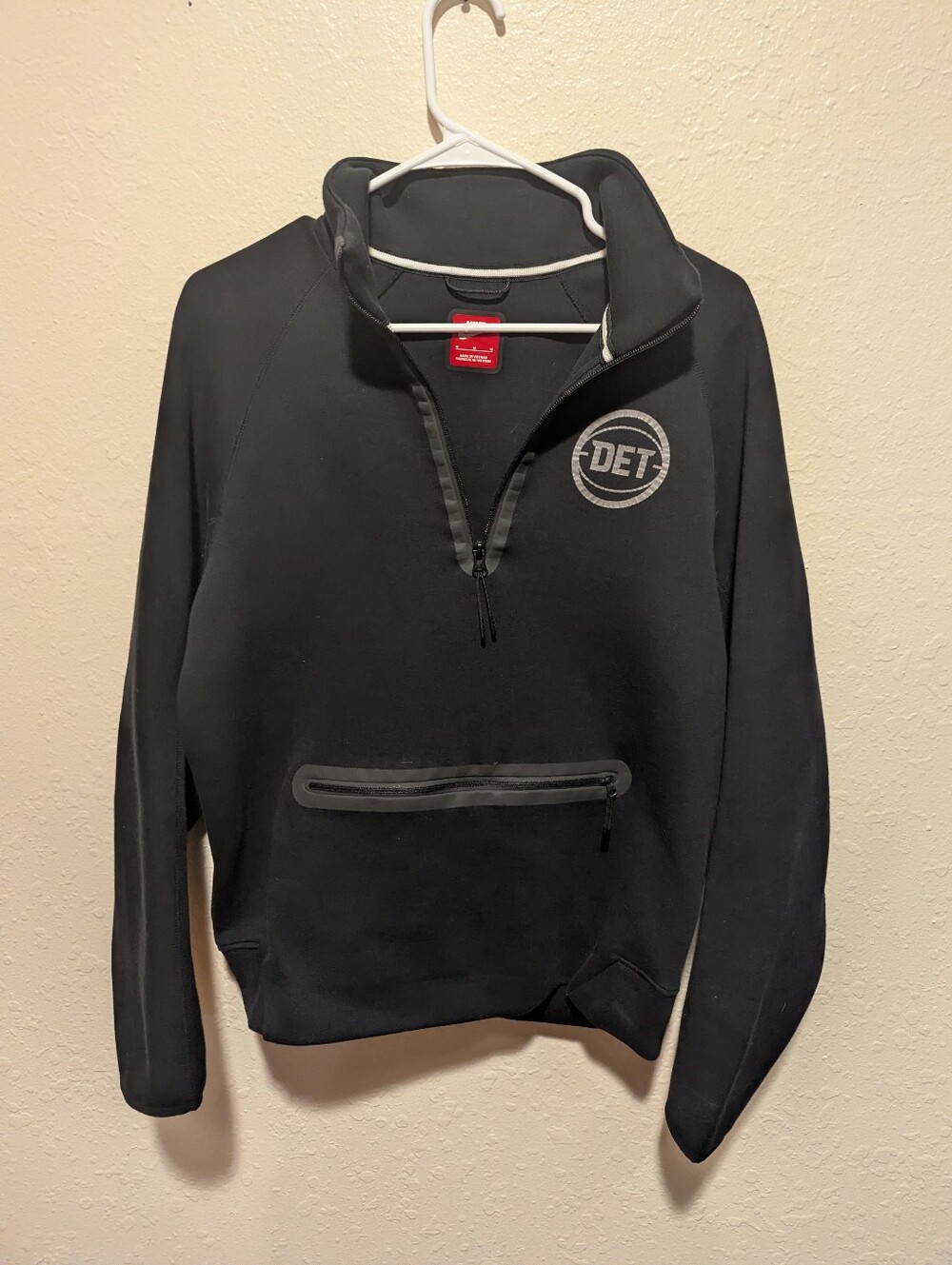 Nike Sportswear Tech Mens Medium Detroit Pistons 1/2-Zip Sweatshirt Black Nba
